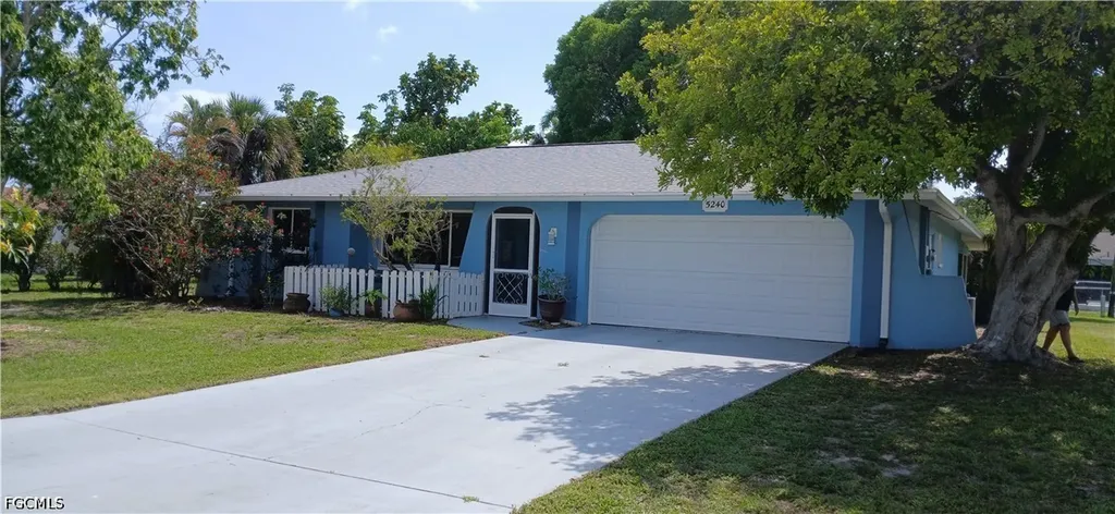 5240 Versaille Court Cape Coral FL 33904