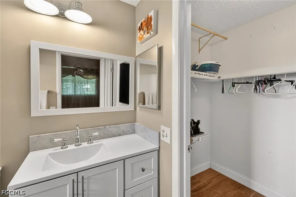 5240 Versaille Court Cape Coral FL 33904