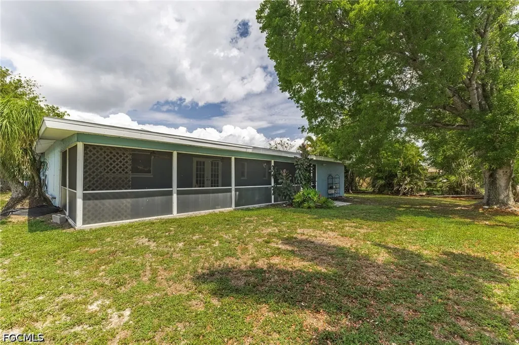 5240 Versaille Court Cape Coral FL 33904
