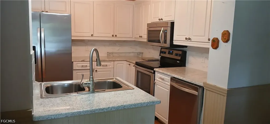 5240 Versaille Court Cape Coral FL 33904