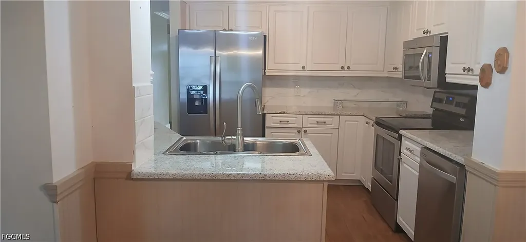 5240 Versaille Court Cape Coral FL 33904