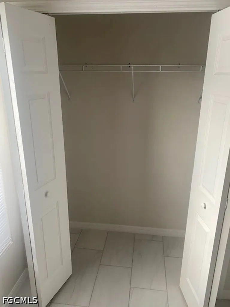 610 SE 13th Street Cape Coral FL 33990