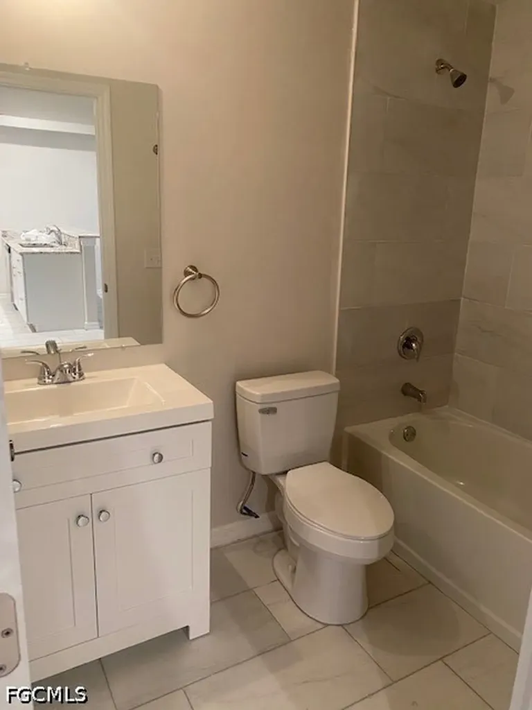 610 SE 13th Street Cape Coral FL 33990