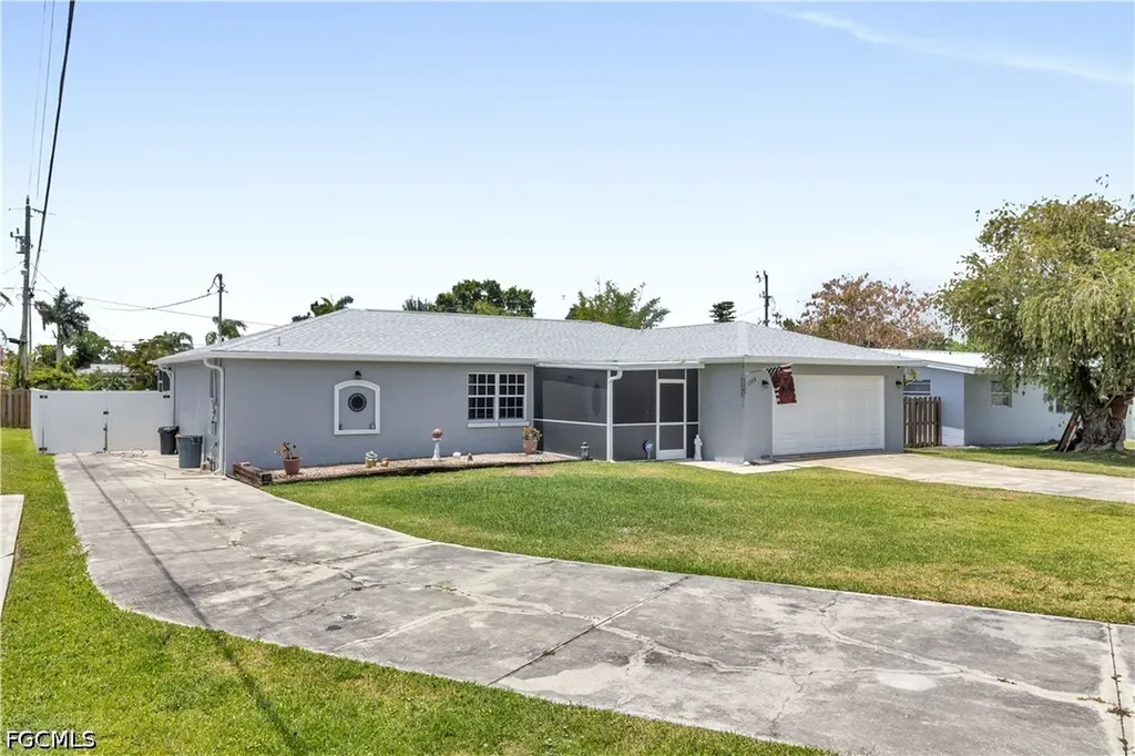 1385 Pine Avenue North Fort Myers FL 33917