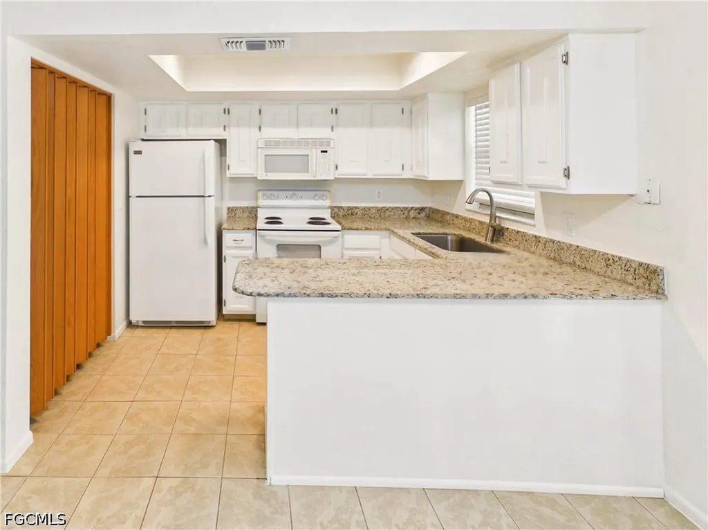 18541 Iris Road Fort Myers FL 33967
