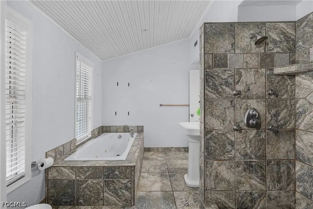 10545 Habitat Trail Bokeelia FL 33922