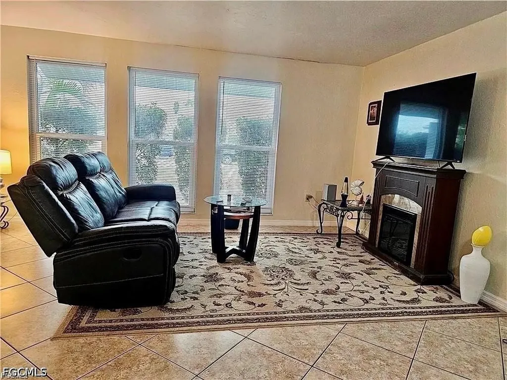 124 SE 31st Street Cape Coral FL 33904
