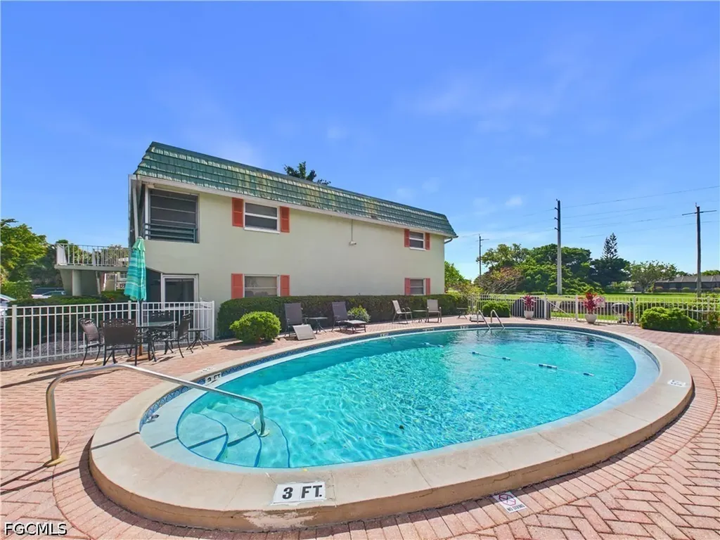 300 Valley Stream Drive Naples FL 34113