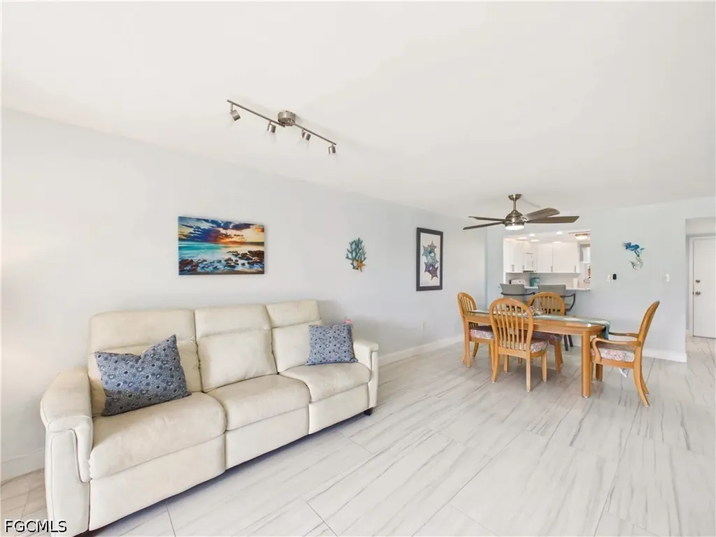 300 Valley Stream Drive Naples FL 34113