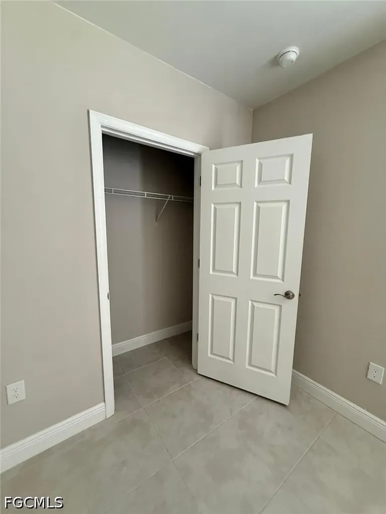 635 NE 6th Place Cape Coral FL 33909