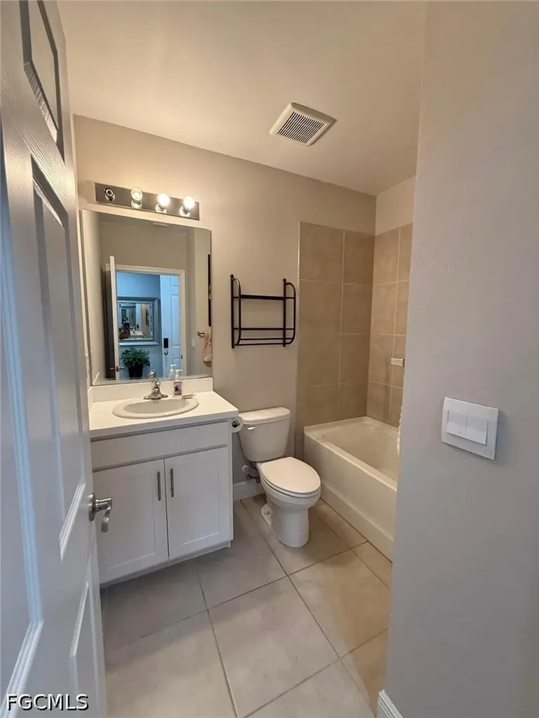 635 NE 6th Place Cape Coral FL 33909