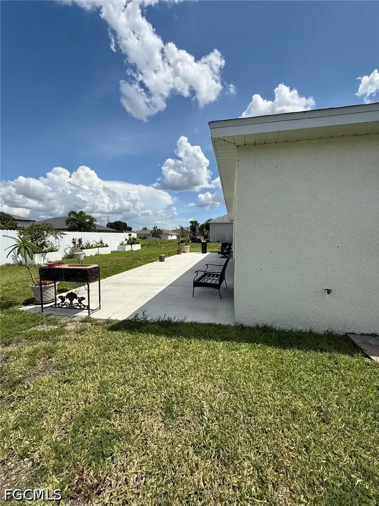 635 NE 6th Place Cape Coral FL 33909