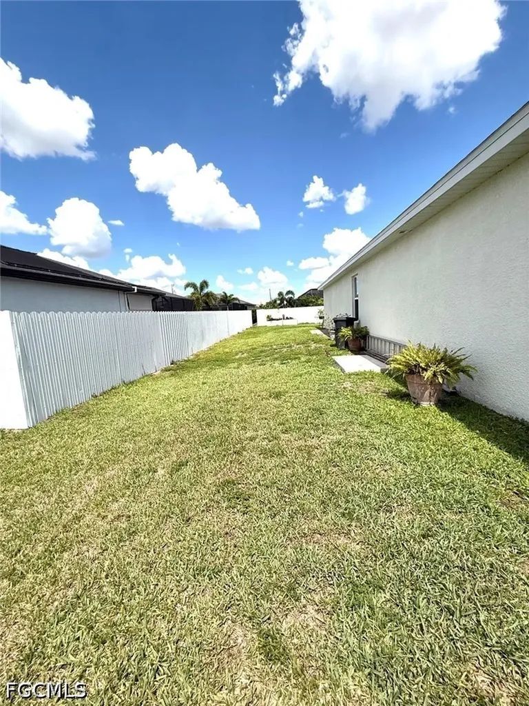 635 NE 6th Place Cape Coral FL 33909