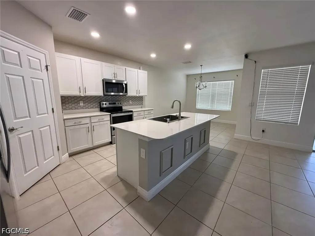635 NE 6th Place Cape Coral FL 33909