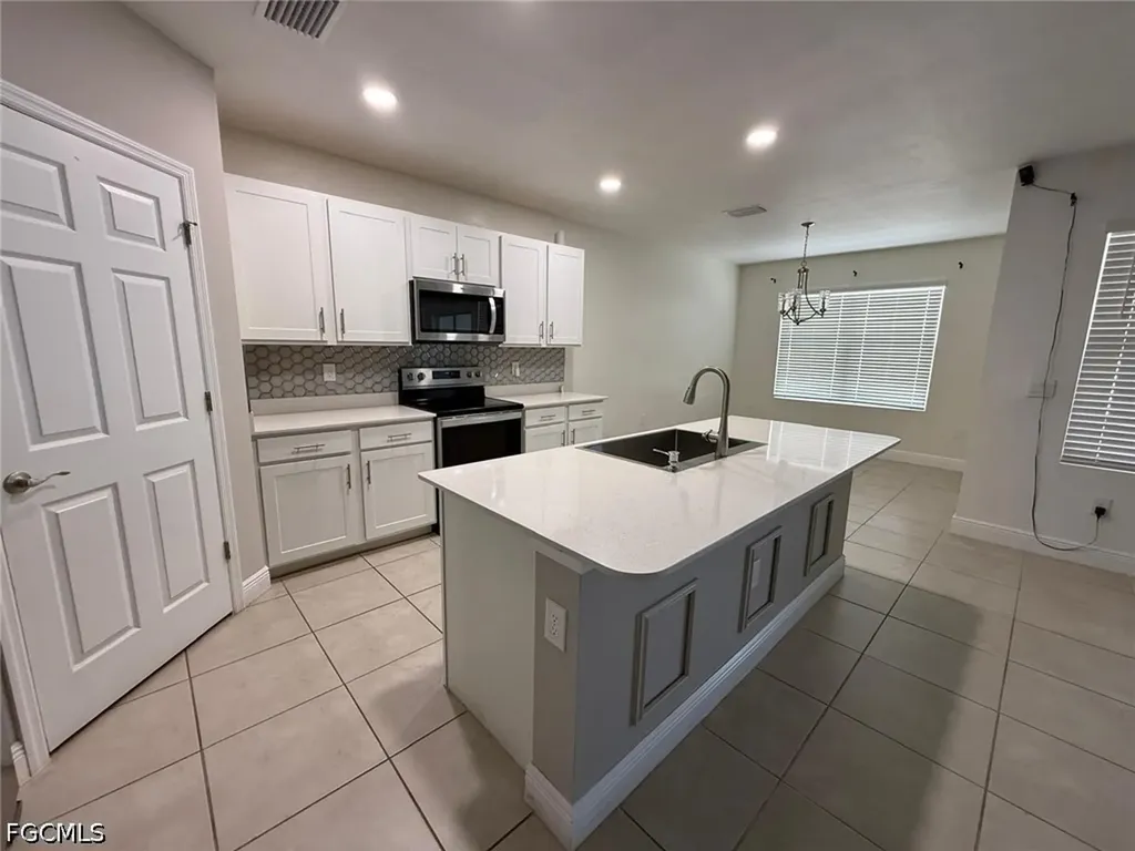 635 NE 6th Place Cape Coral FL 33909