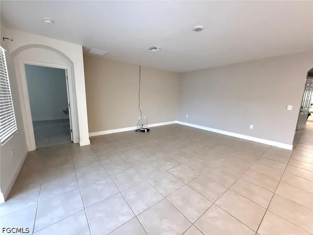 635 NE 6th Place Cape Coral FL 33909