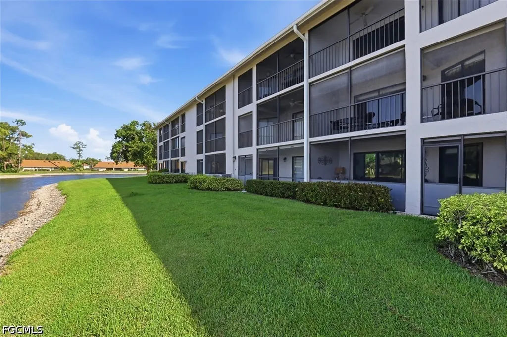 460 Fox Haven Drive Naples FL 34104