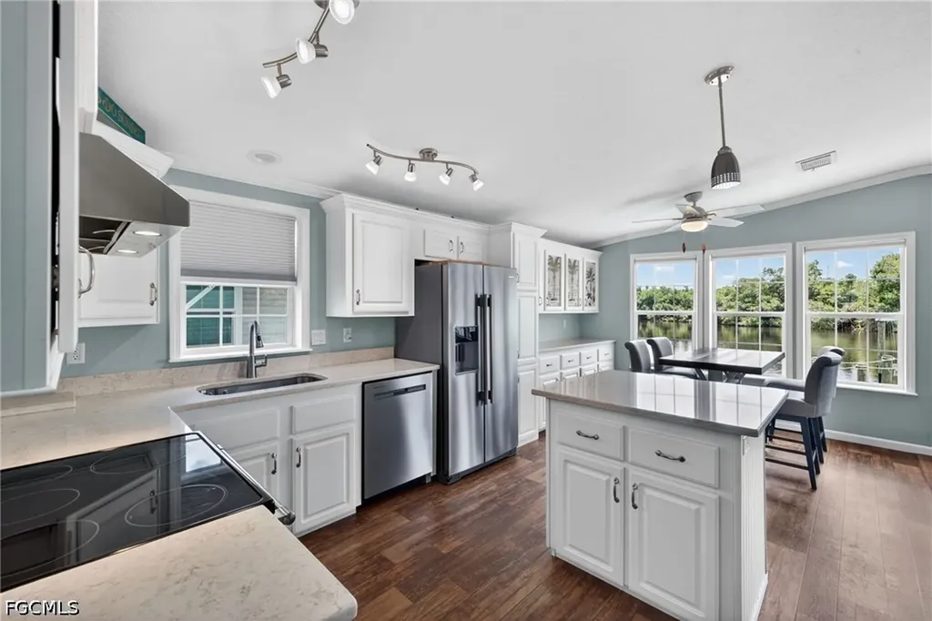 39 Channel Lane Fort Myers FL 33905