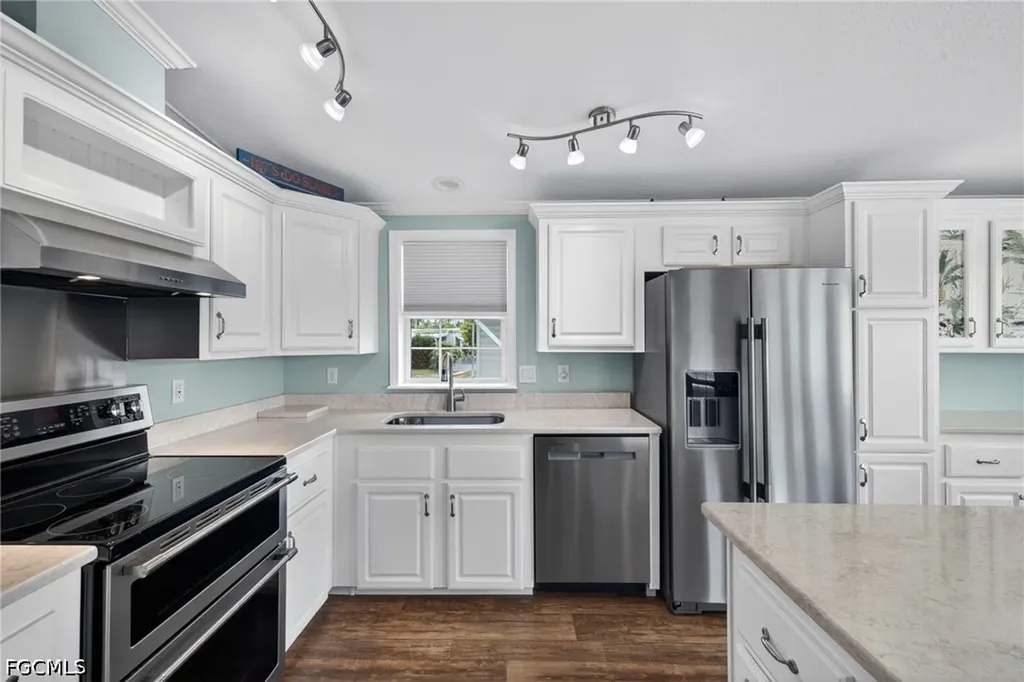 39 Channel Lane Fort Myers FL 33905