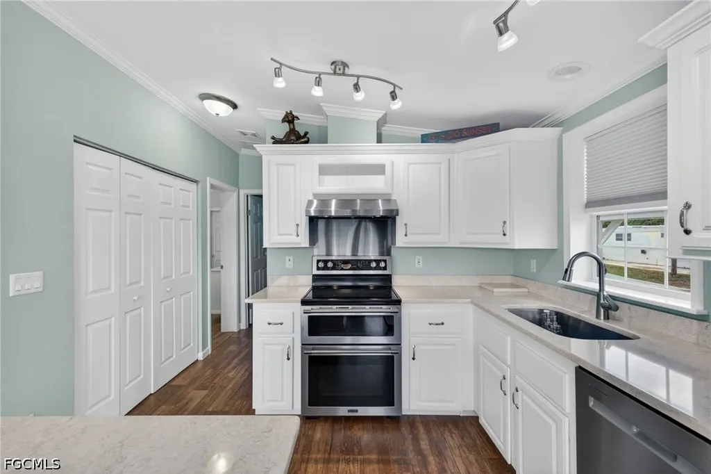 39 Channel Lane Fort Myers FL 33905