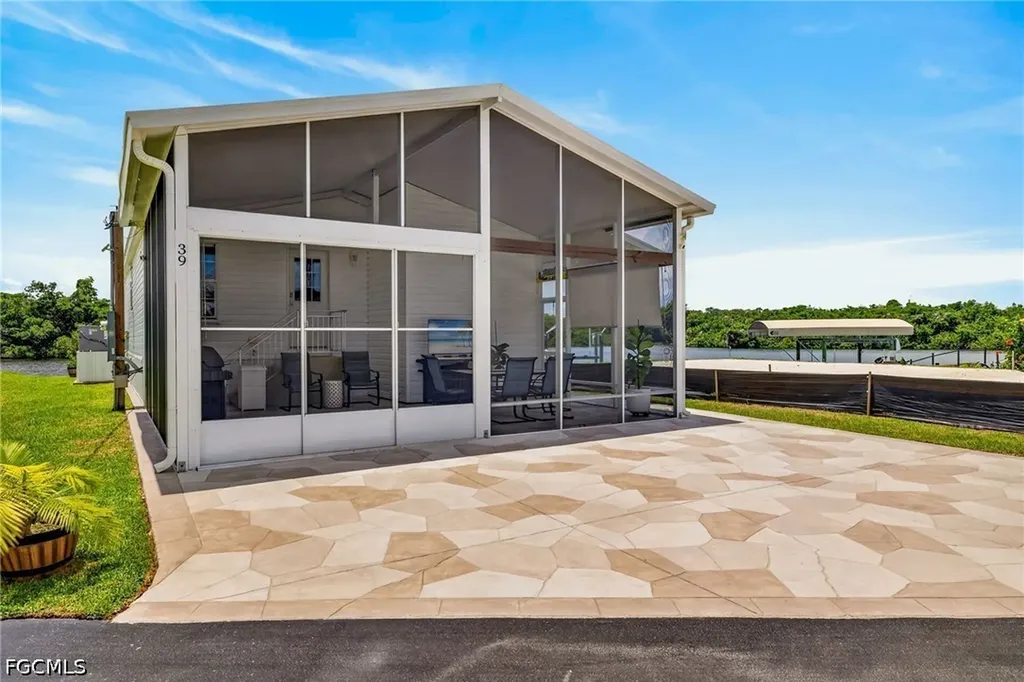 39 Channel Lane Fort Myers FL 33905
