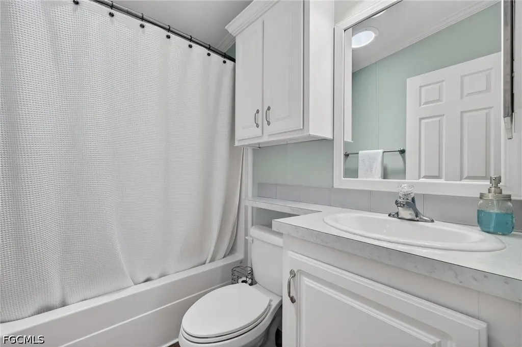 39 Channel Lane Fort Myers FL 33905