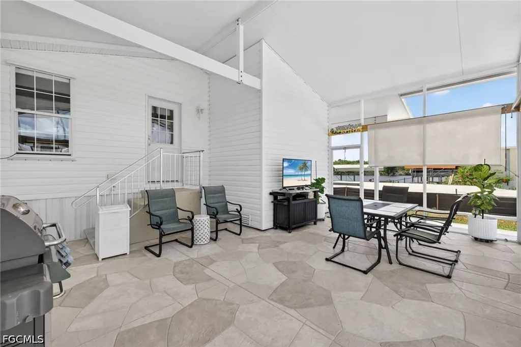 39 Channel Lane Fort Myers FL 33905
