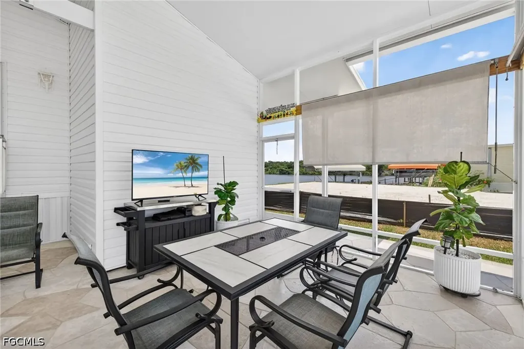 39 Channel Lane Fort Myers FL 33905