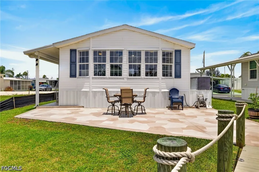 39 Channel Lane Fort Myers FL 33905