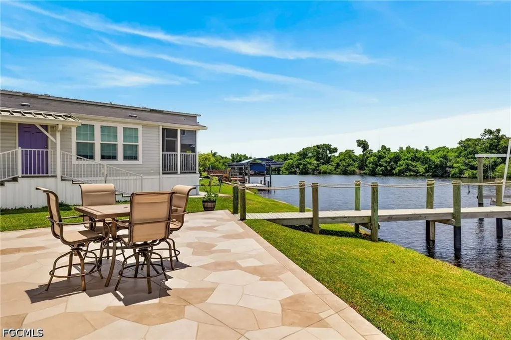 39 Channel Lane Fort Myers FL 33905
