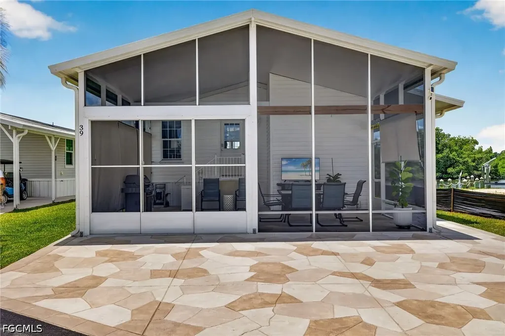39 Channel Lane Fort Myers FL 33905
