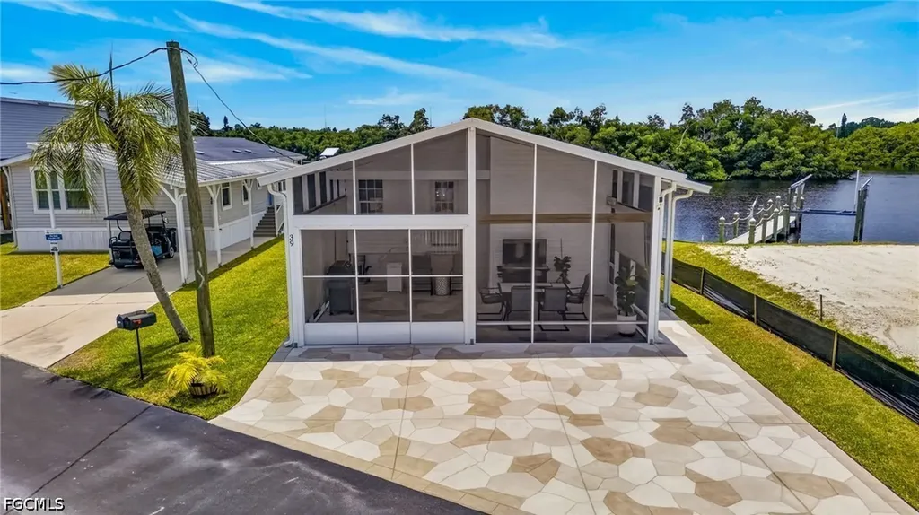 39 Channel Lane Fort Myers FL 33905
