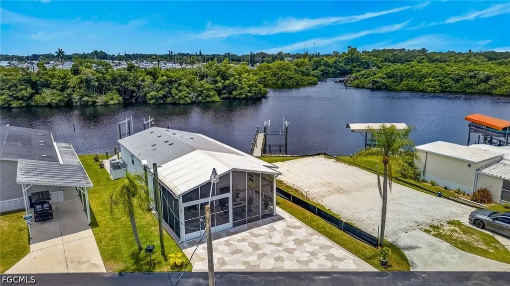 39 Channel Lane Fort Myers FL 33905