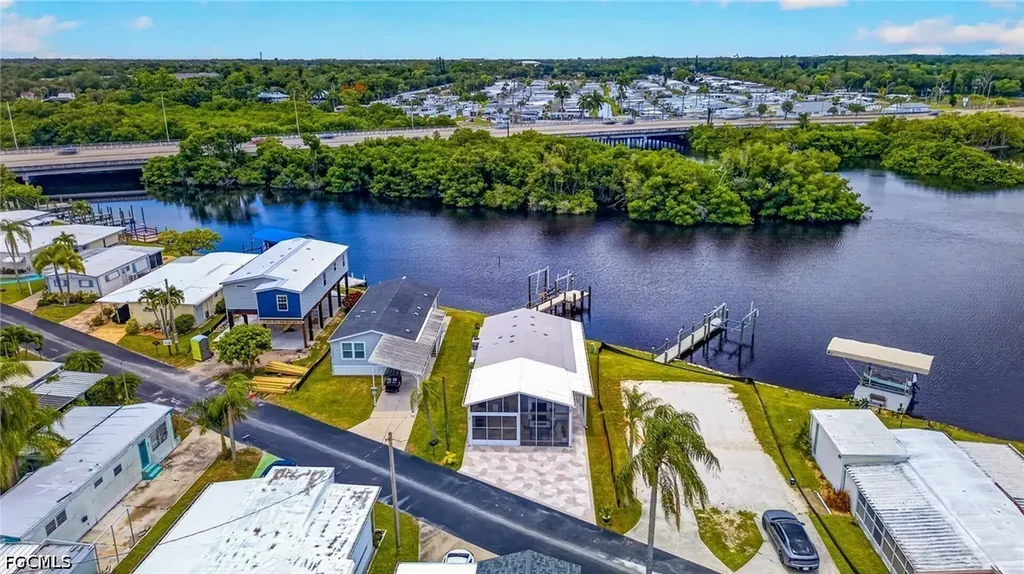 39 Channel Lane Fort Myers FL 33905
