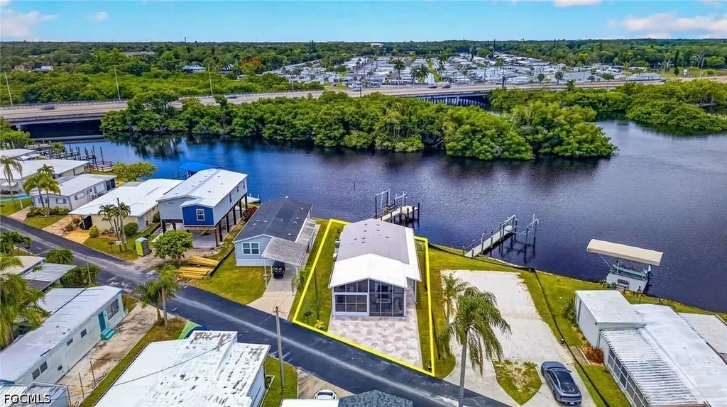 39 Channel Lane Fort Myers FL 33905