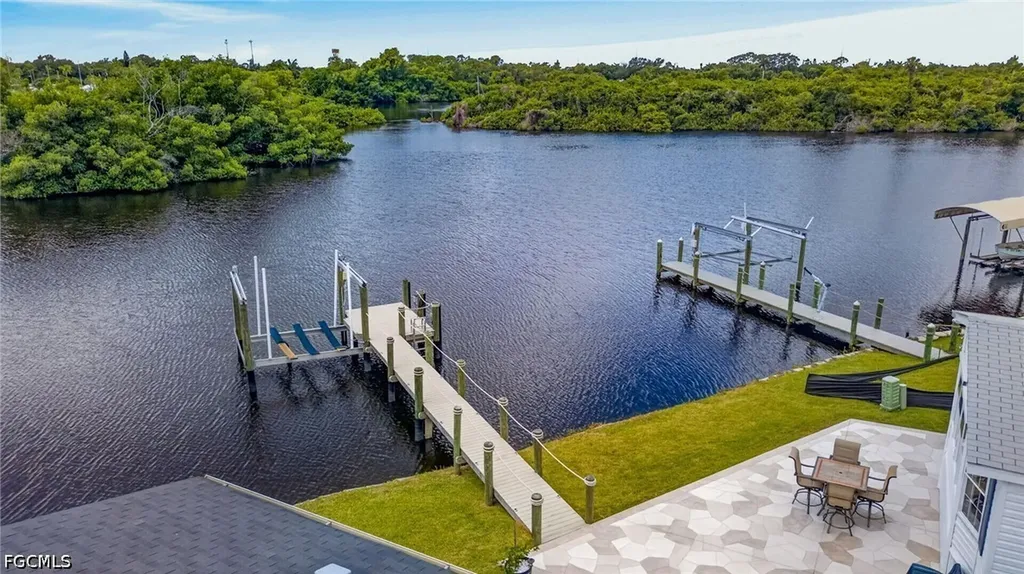 39 Channel Lane Fort Myers FL 33905
