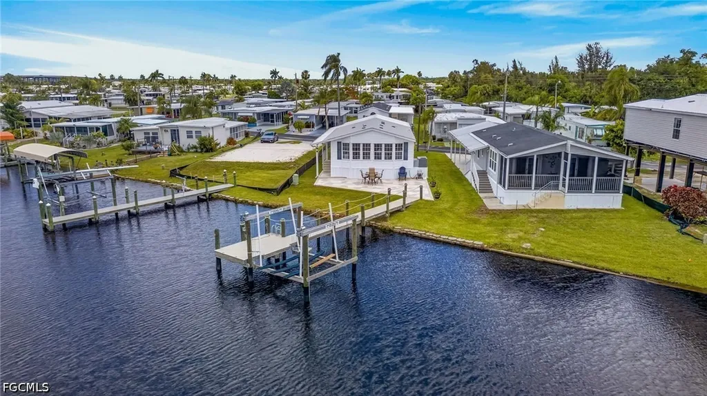 39 Channel Lane Fort Myers FL 33905