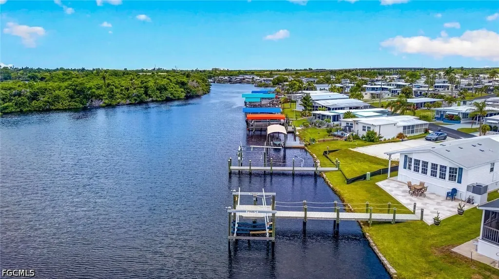 39 Channel Lane Fort Myers FL 33905