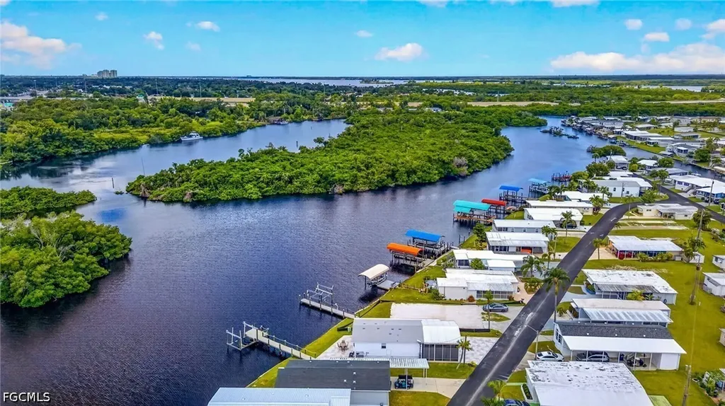 39 Channel Lane Fort Myers FL 33905