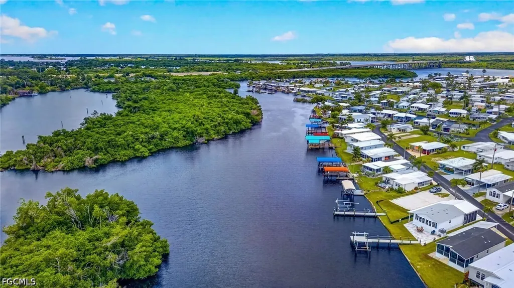 39 Channel Lane Fort Myers FL 33905