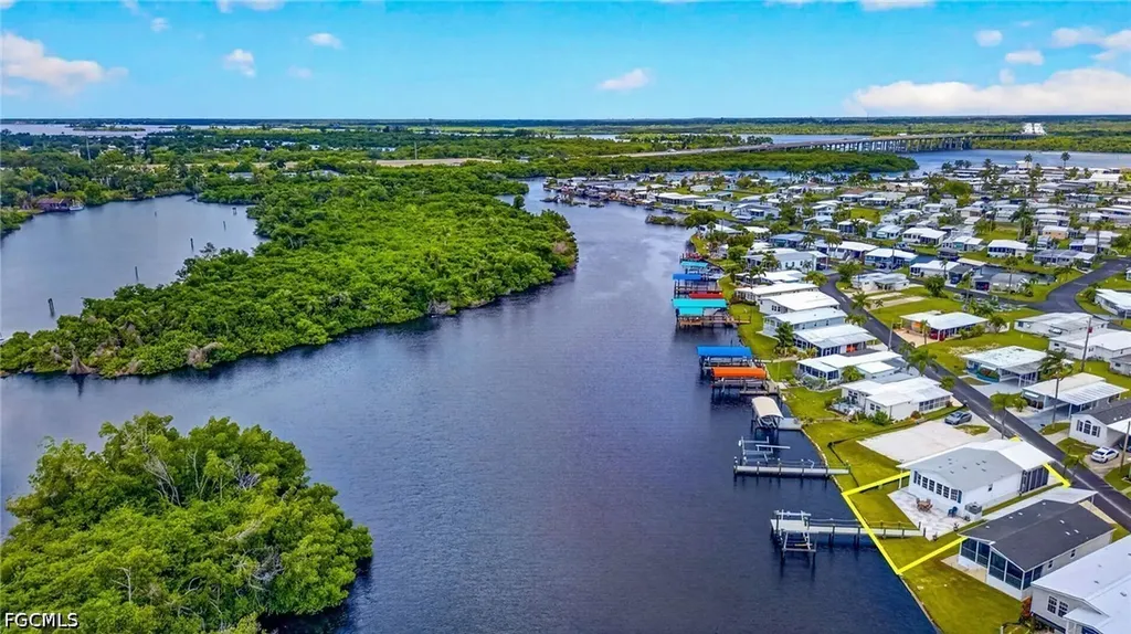 39 Channel Lane Fort Myers FL 33905