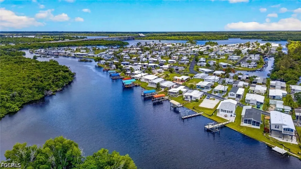 39 Channel Lane Fort Myers FL 33905