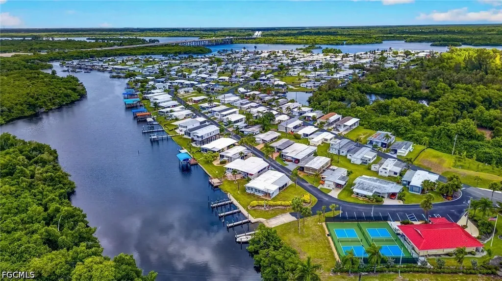39 Channel Lane Fort Myers FL 33905
