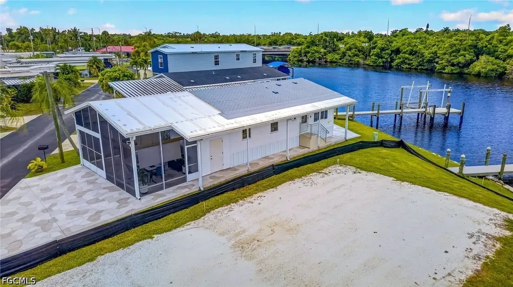 39 Channel Lane Fort Myers FL 33905