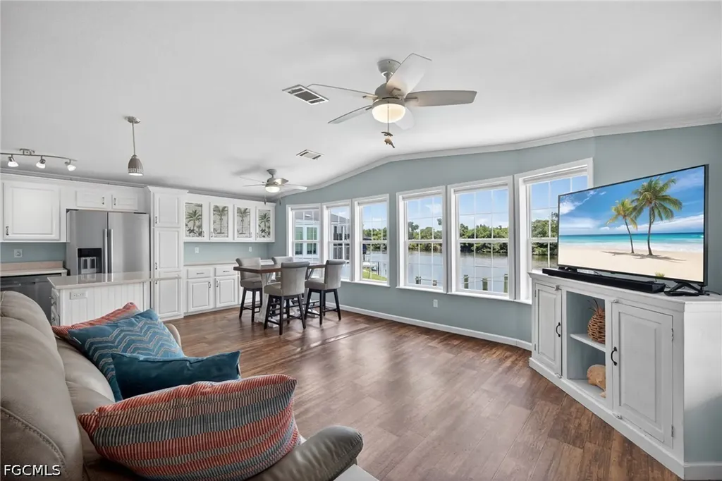 39 Channel Lane Fort Myers FL 33905