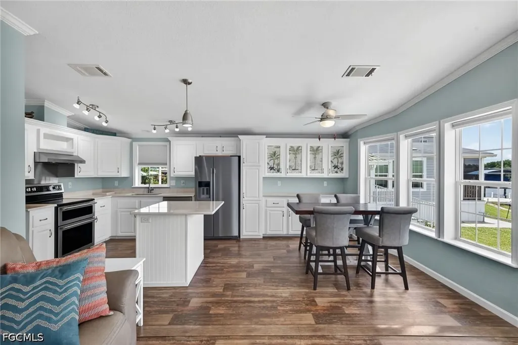 39 Channel Lane Fort Myers FL 33905
