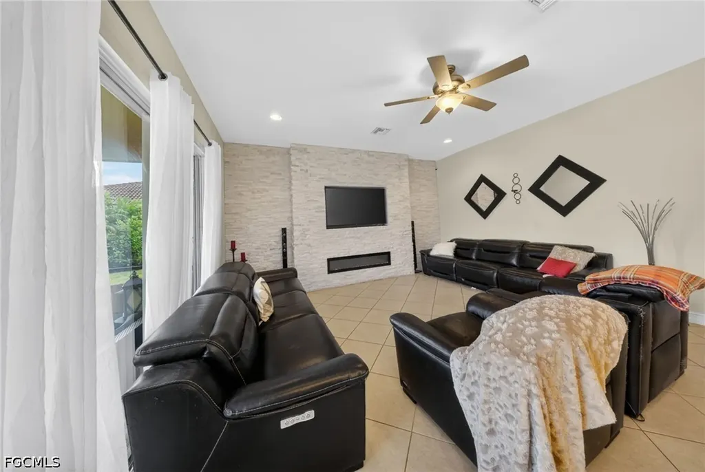 3330 Banyon Hollow Loop North Fort Myers FL 33903