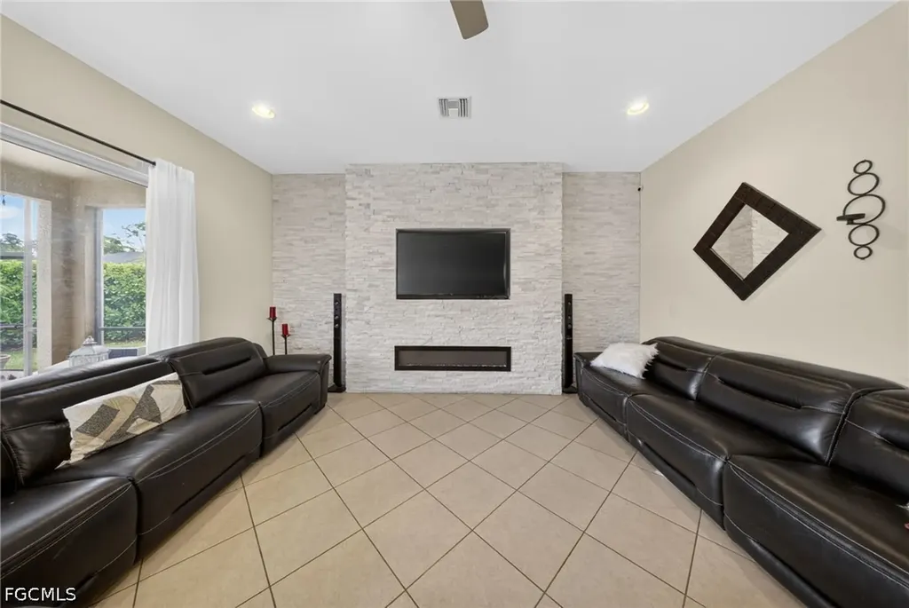 3330 Banyon Hollow Loop North Fort Myers FL 33903