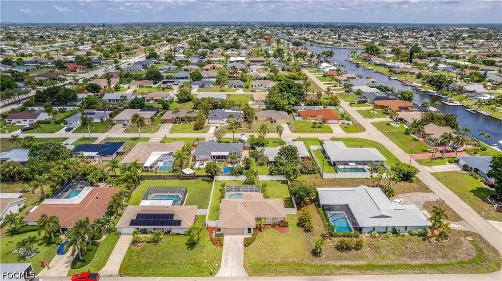 921 SE 35th Street Cape Coral FL 33904