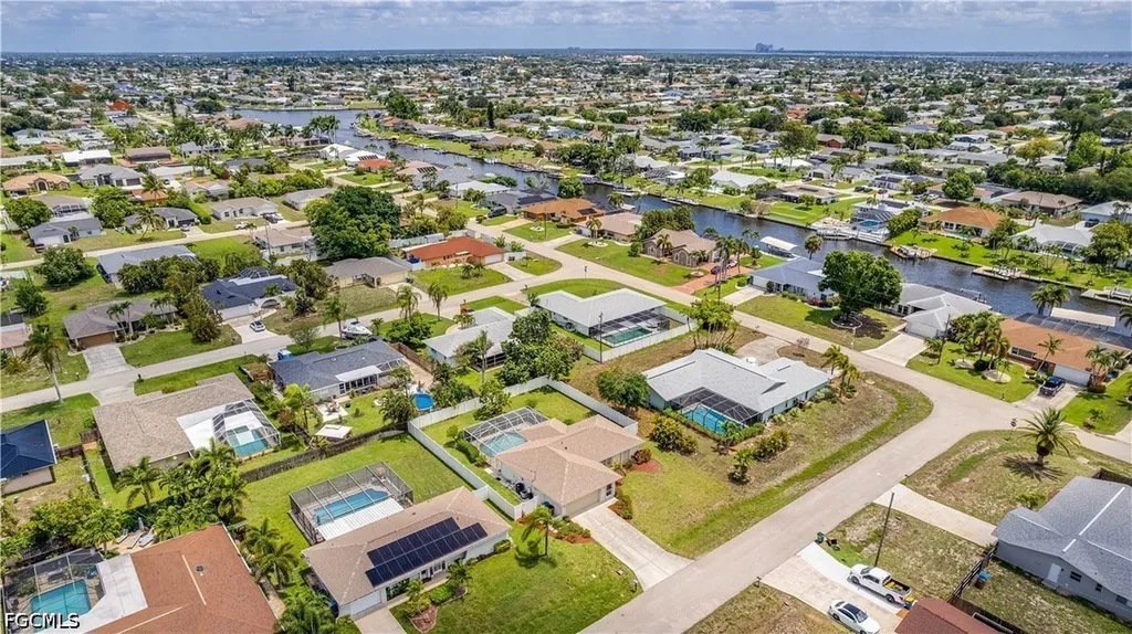 921 SE 35th Street Cape Coral FL 33904